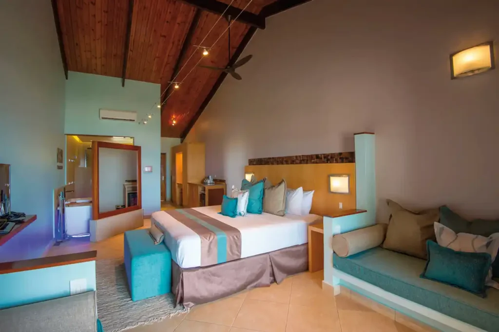 Coco de Mer & Black Parrot Suites 8